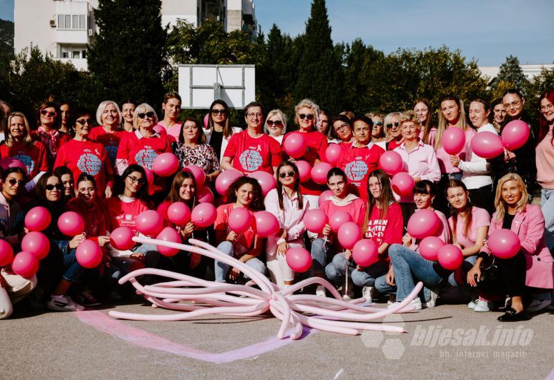 Mostar: Napravljena milenijska fotografija podrške oboljelima od raka dojke
